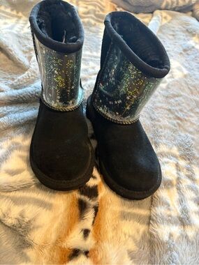 UGG Kids Black Boots with Iridescent Star Shaft